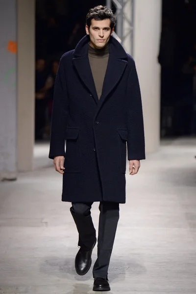 Look 19